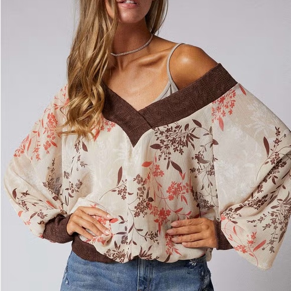 Long Sleeve Batwing V-Neck Blouson Top in Khaki multi - Picture 5 of 6
